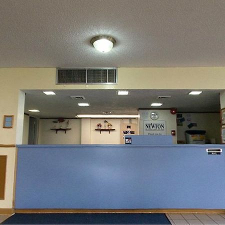Americas Best Value Inn Нютън Екстериор снимка