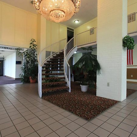 Americas Best Value Inn Нютън Интериор снимка