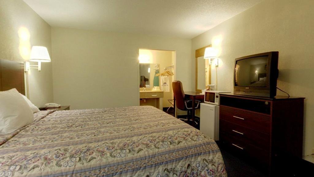 Americas Best Value Inn Нютън Стая снимка