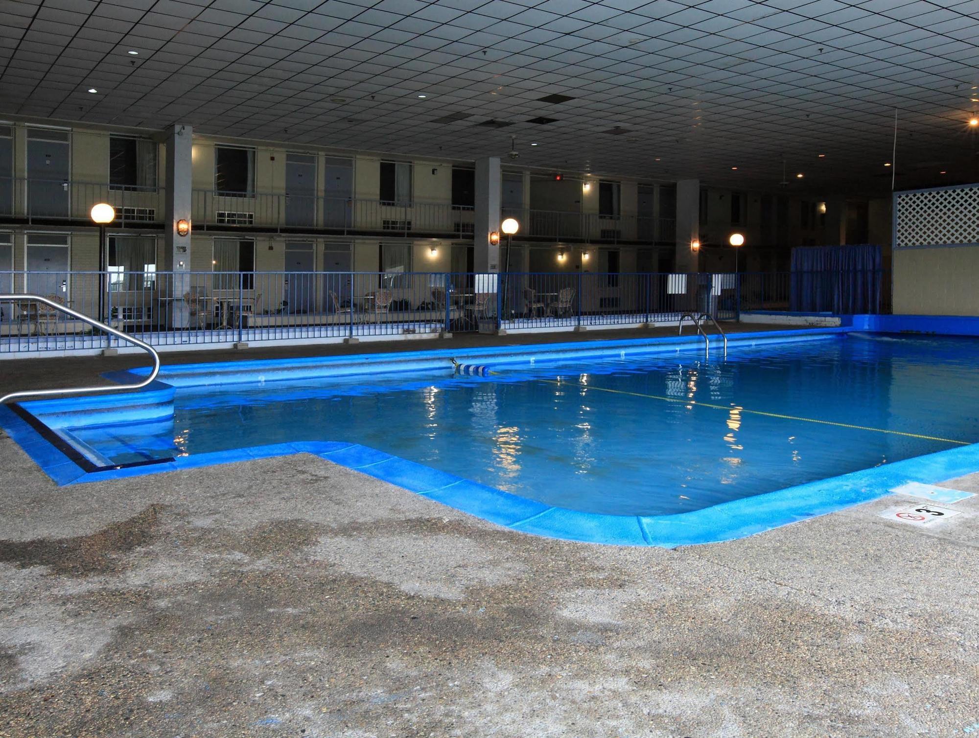 Americas Best Value Inn Нютън Екстериор снимка