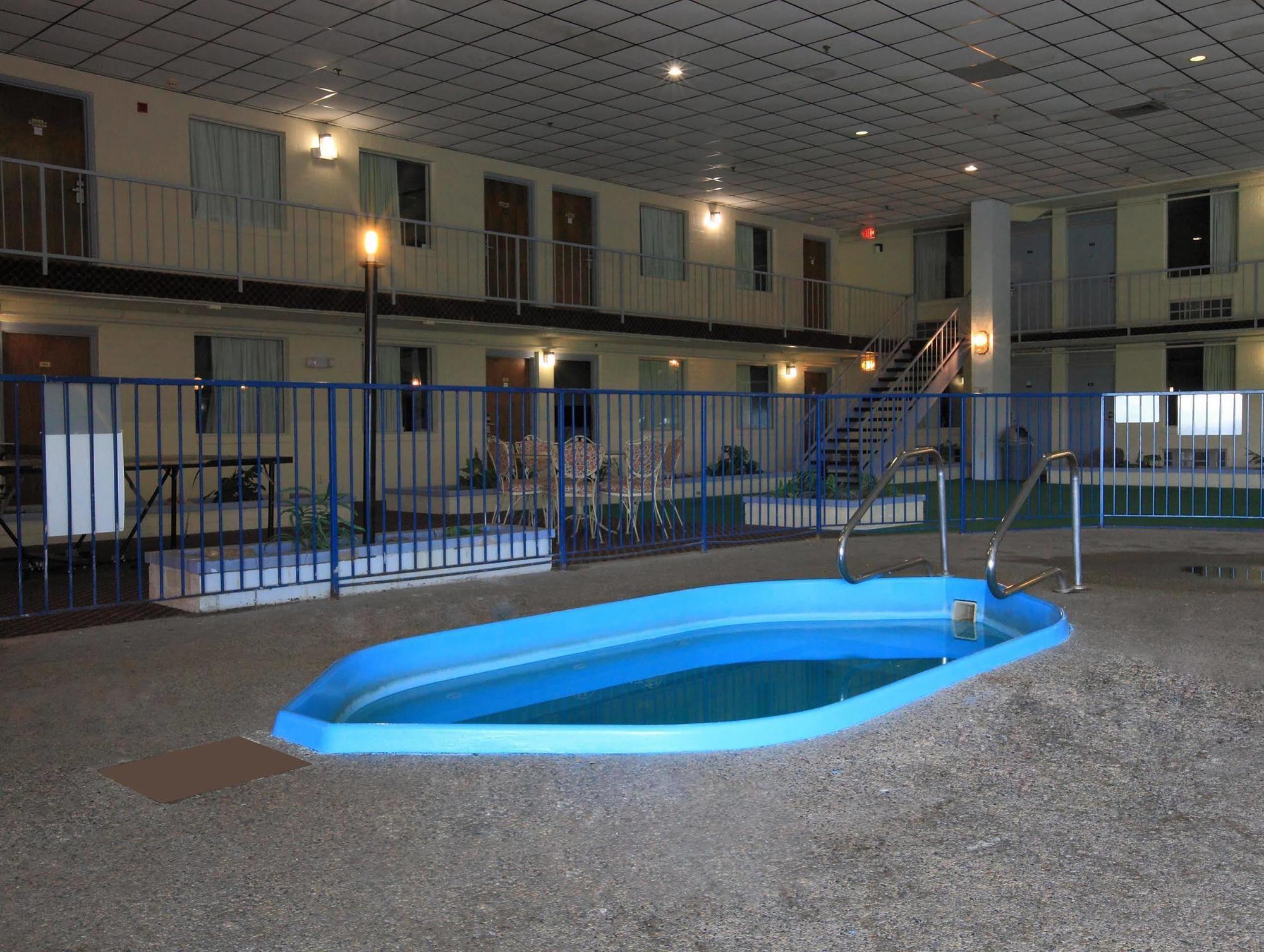 Americas Best Value Inn Нютън Екстериор снимка