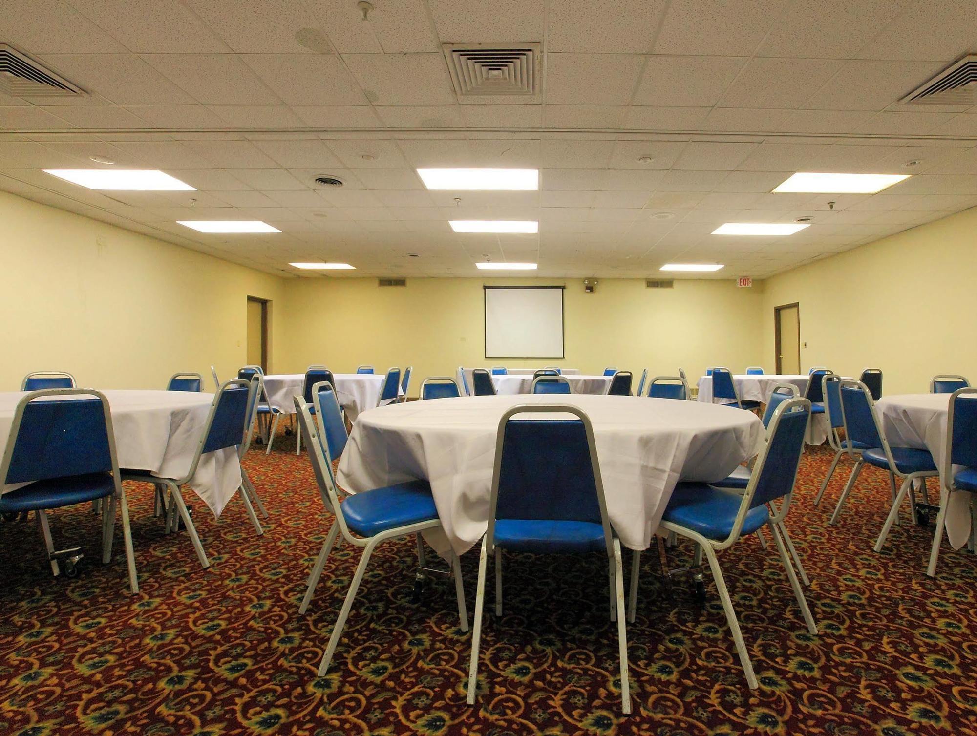 Americas Best Value Inn Нютън Екстериор снимка