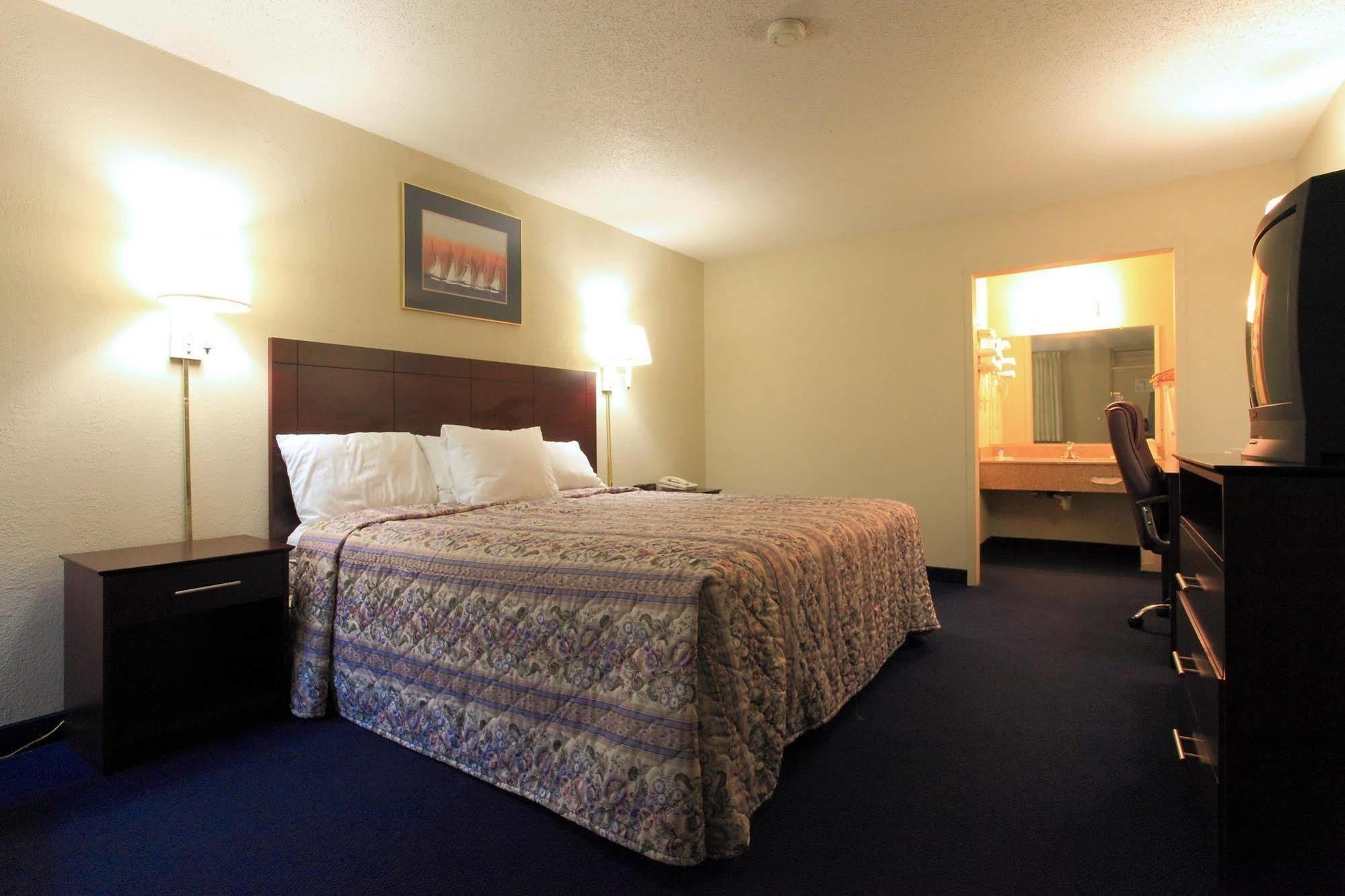Americas Best Value Inn Нютън Стая снимка