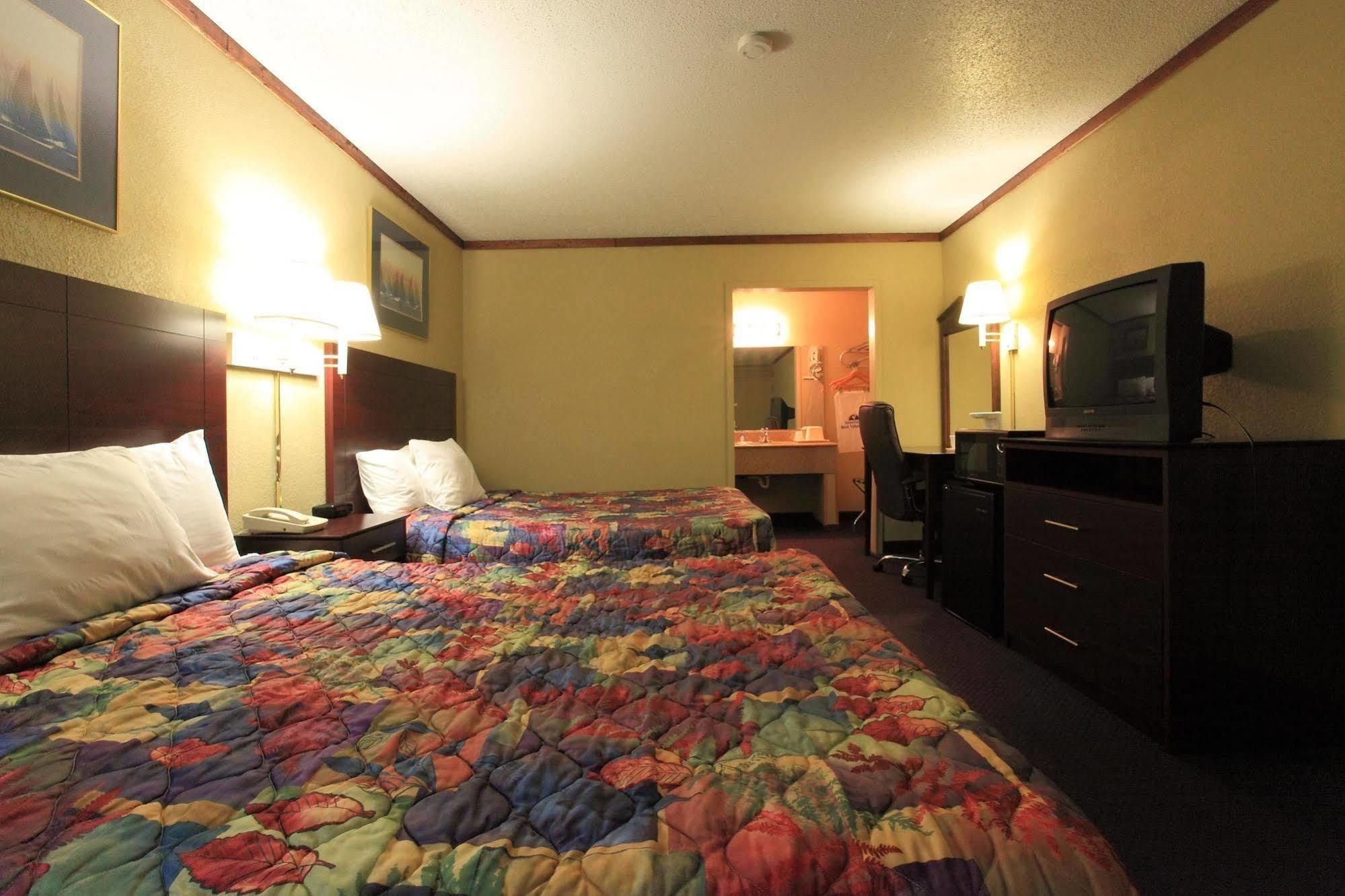 Americas Best Value Inn Нютън Стая снимка